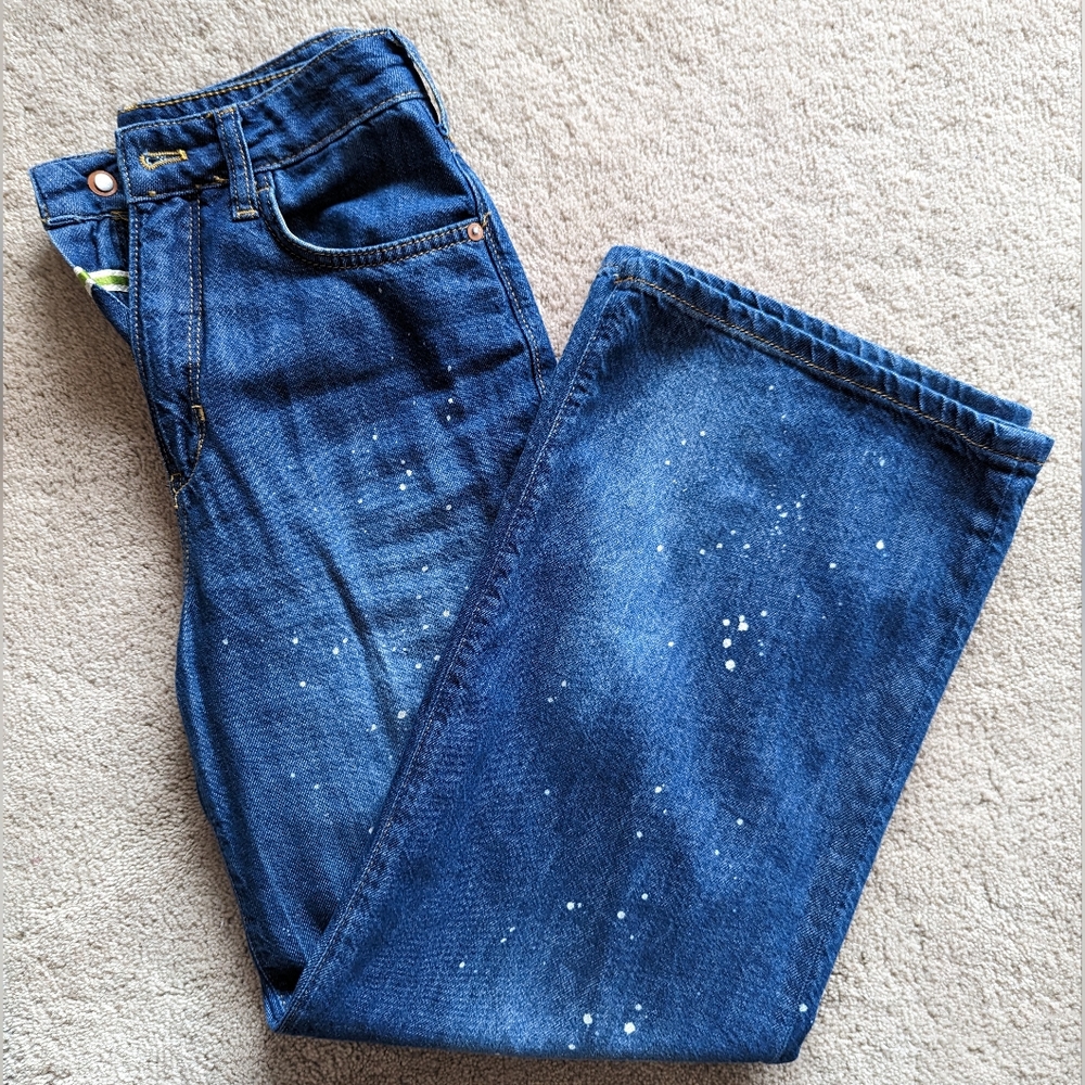 Anthropologie Pilcro The Annie wide leg jeans. Med blue w/ paint splatter, 25P